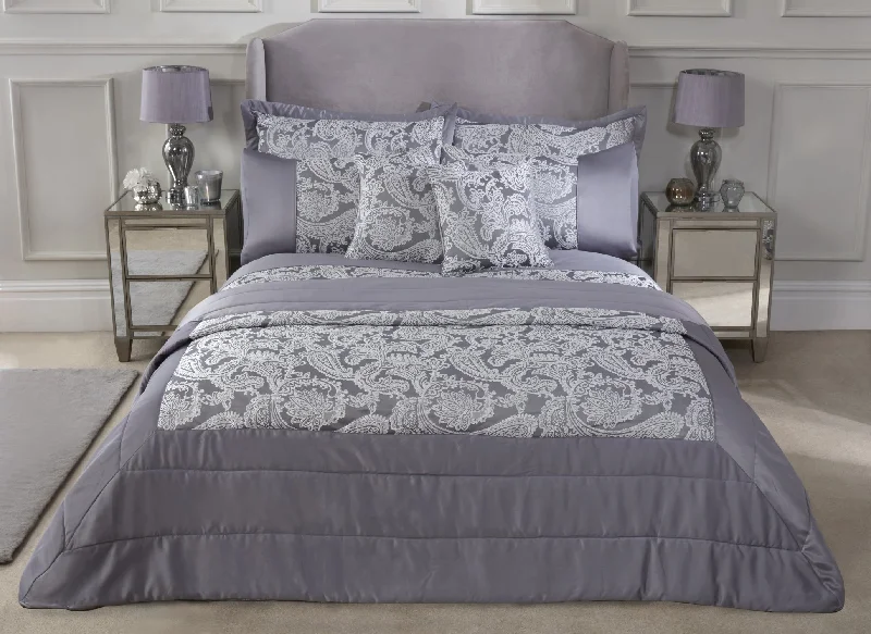 Duchess - Embellished Jacquard Quilted Bedspread Set in Silver