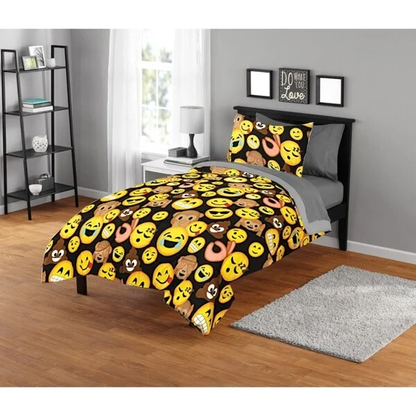 EmojiPals Smiley Face Comforter Set