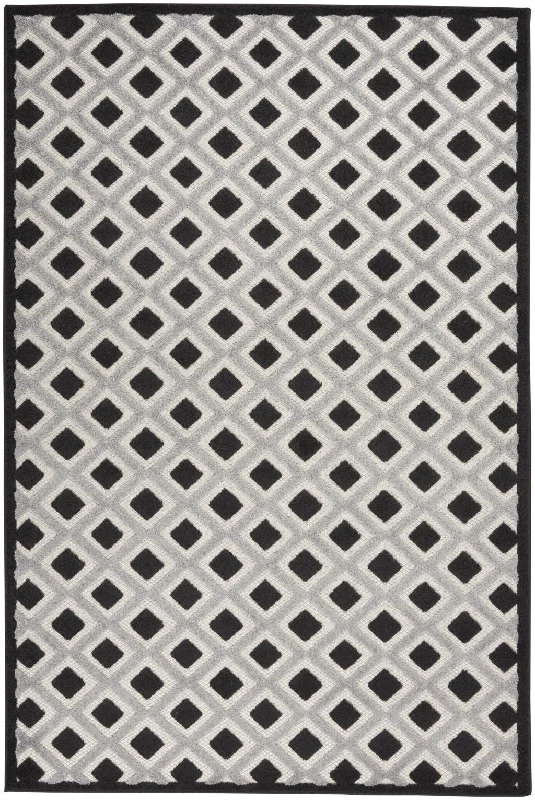 4' X 6' Geometric Indoor / Outdoor Area Rug - Black / White