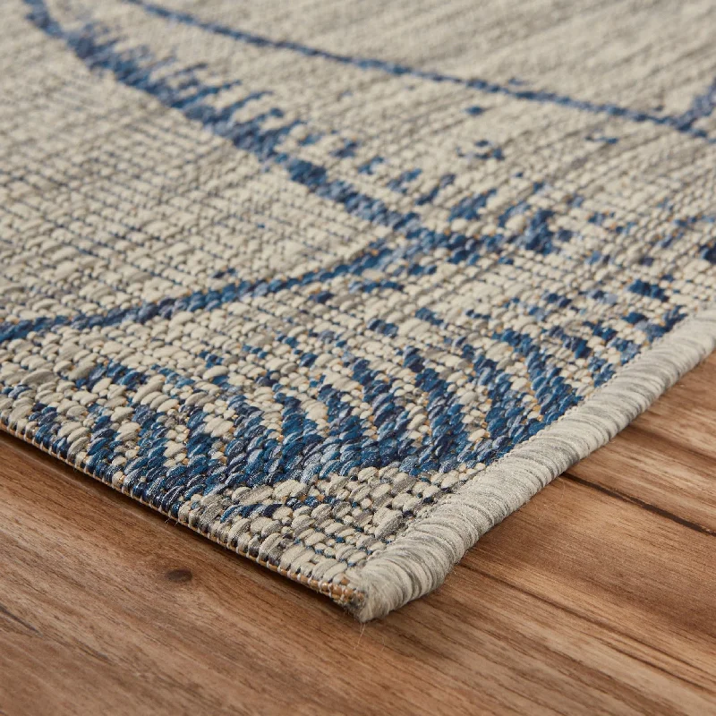 5' X 7' Outdoor / Indoor Area Rug - Blue / Gray