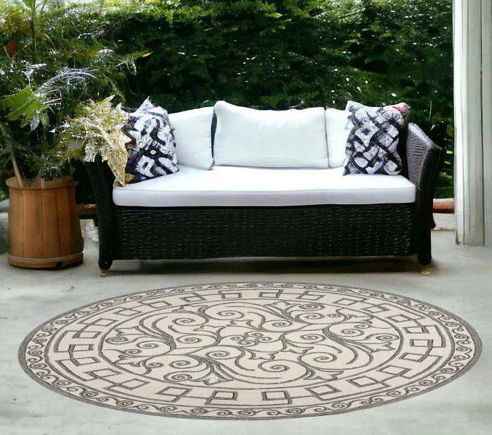 8' Hand Woven UV Treated Greek Key Medallion Round Indoor / Outdoor Area Rug - Gray Ivory